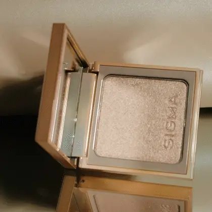 Pressed Powder Highlighter - Image 11